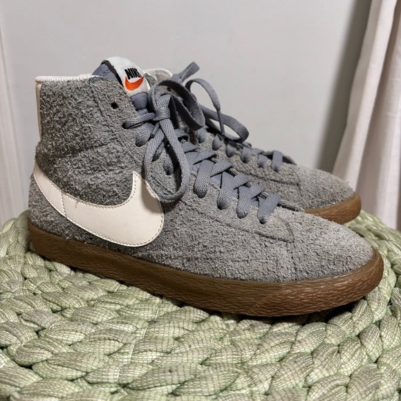 Nike Blazer Mid High Top Vintage Retro Fuzzy Gray/White Suede Lace Up Sneaker - Picture 2 of 13